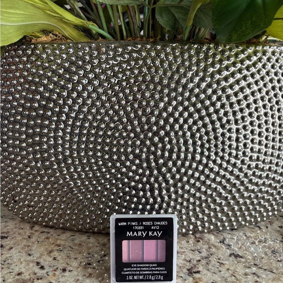 DISCONTINUED MK Eyeshadow Quad - Warm Pinks - Picture 2 of 3